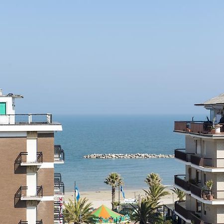 Hotel Gabbiano Порто Сан Джорджио Екстериор снимка