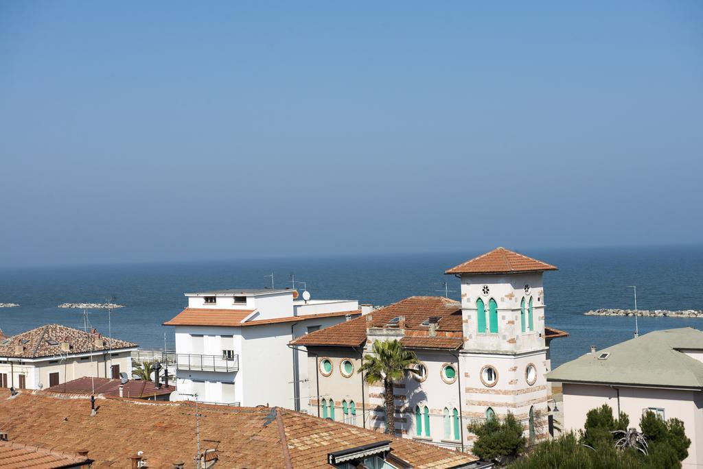 Hotel Gabbiano Порто Сан Джорджио Екстериор снимка