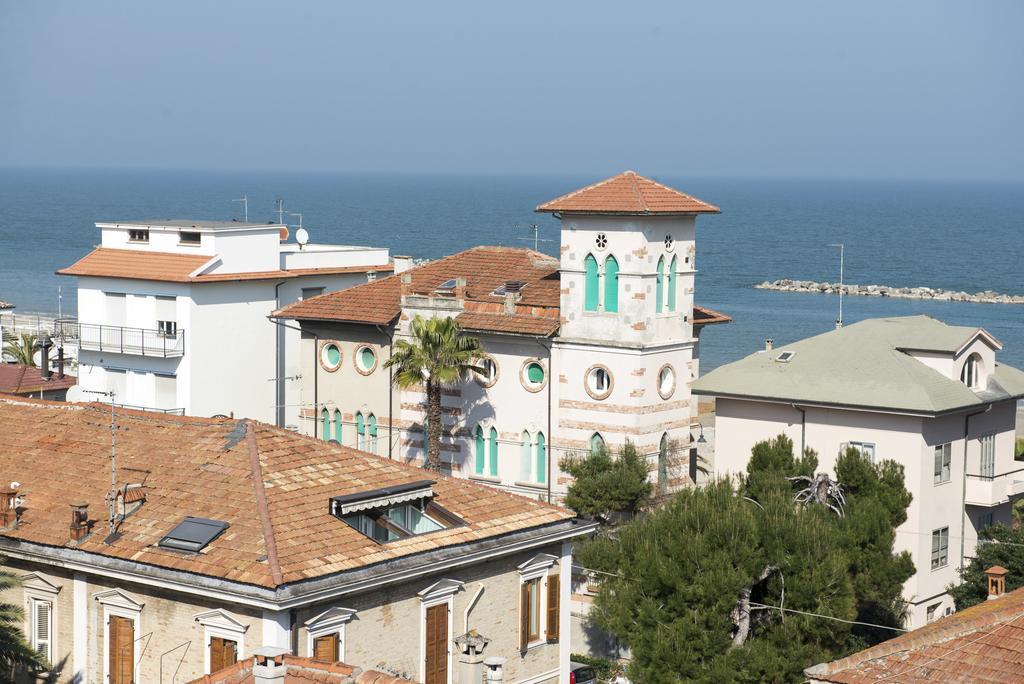 Hotel Gabbiano Порто Сан Джорджио Екстериор снимка