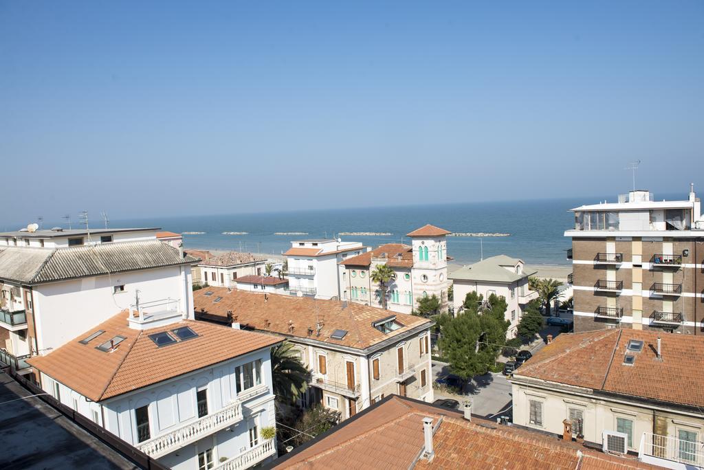 Hotel Gabbiano Порто Сан Джорджио Екстериор снимка