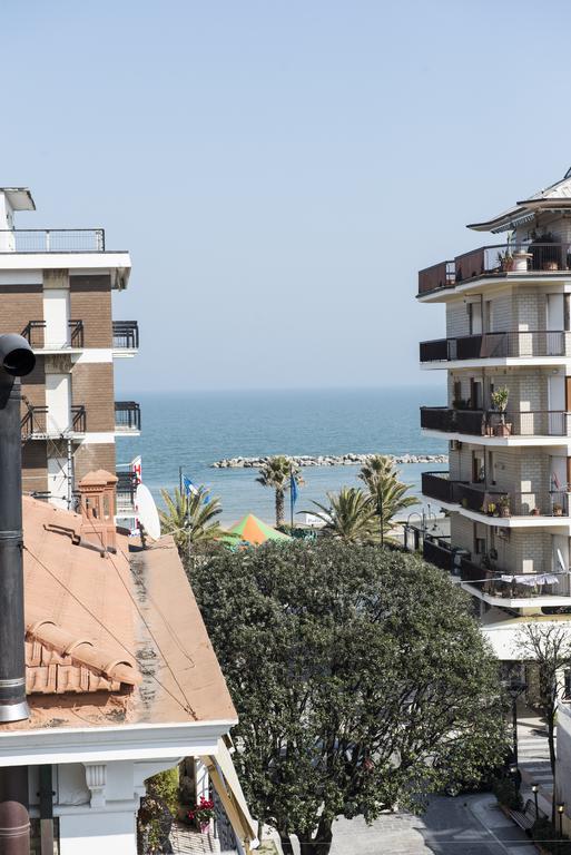 Hotel Gabbiano Порто Сан Джорджио Екстериор снимка