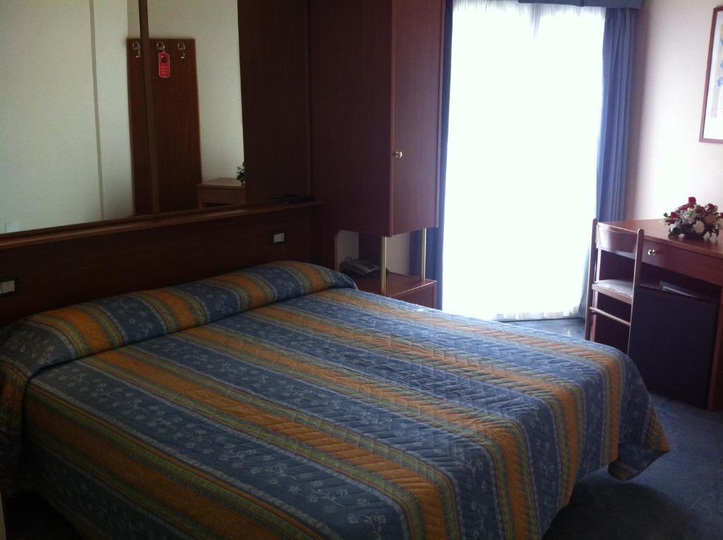 Hotel Gabbiano Порто Сан Джорджио Стая снимка