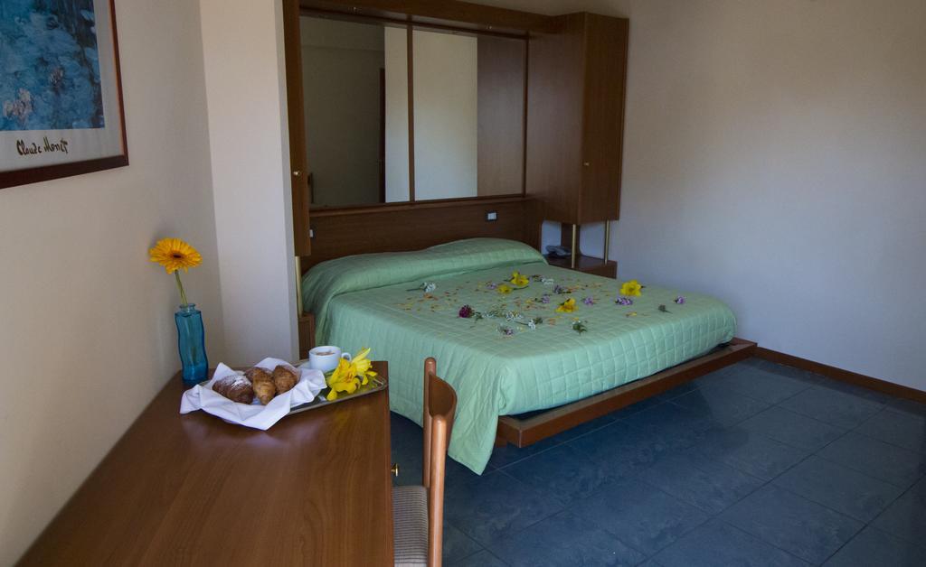 Hotel Gabbiano Порто Сан Джорджио Екстериор снимка