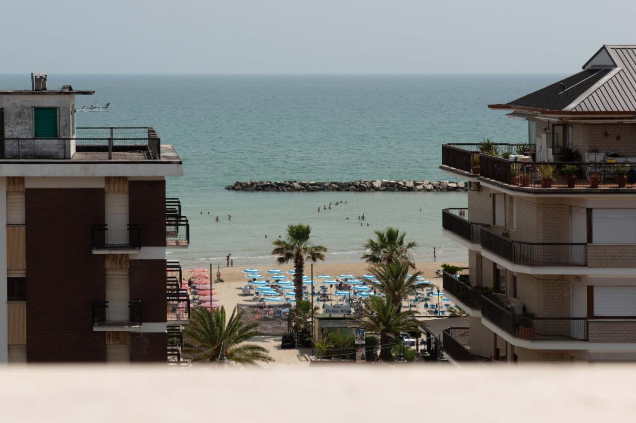 Hotel Gabbiano Порто Сан Джорджио Екстериор снимка