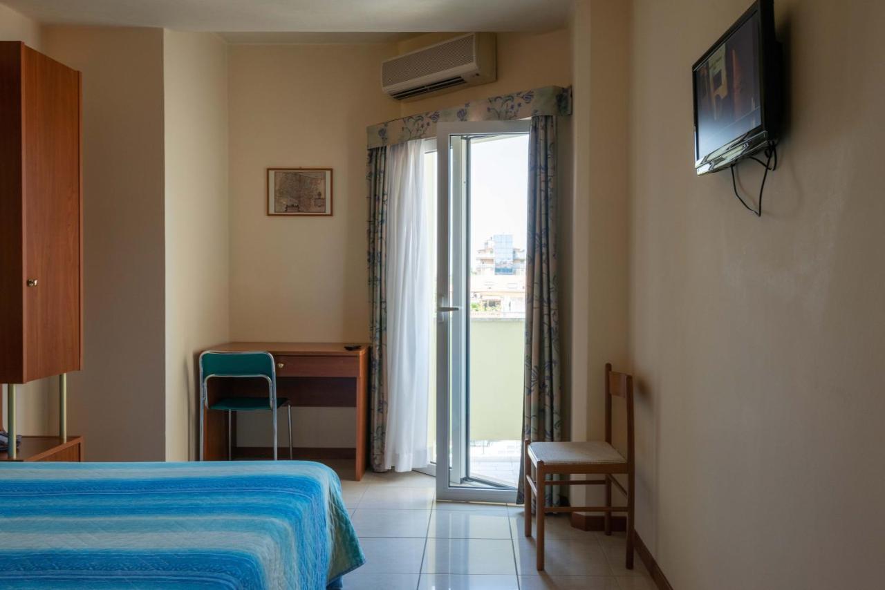 Hotel Gabbiano Порто Сан Джорджио Екстериор снимка